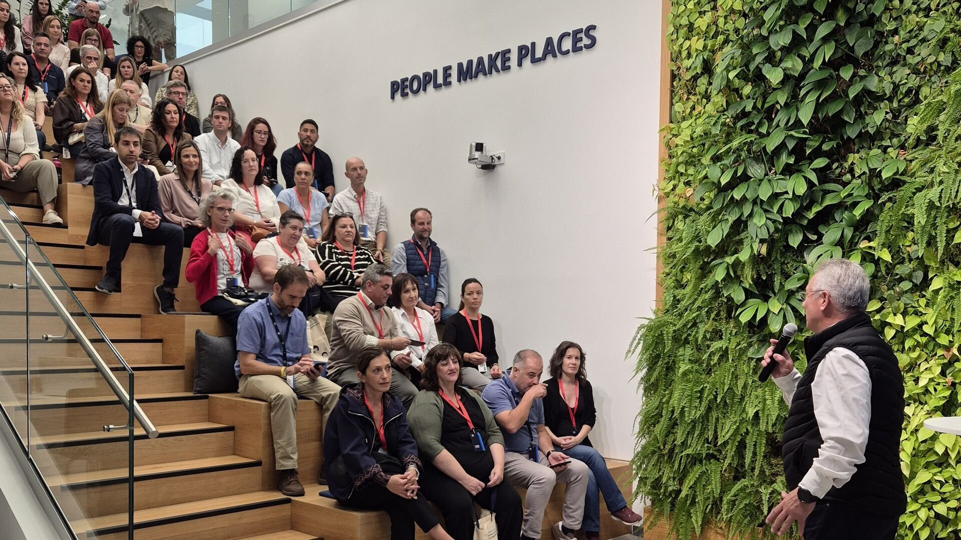 Large-es_news_2025_jornada proveedores